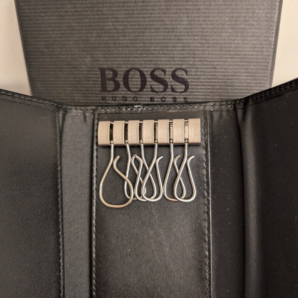 Hugo Boss TriFold Leather KeyCase - Picture 2 of 2